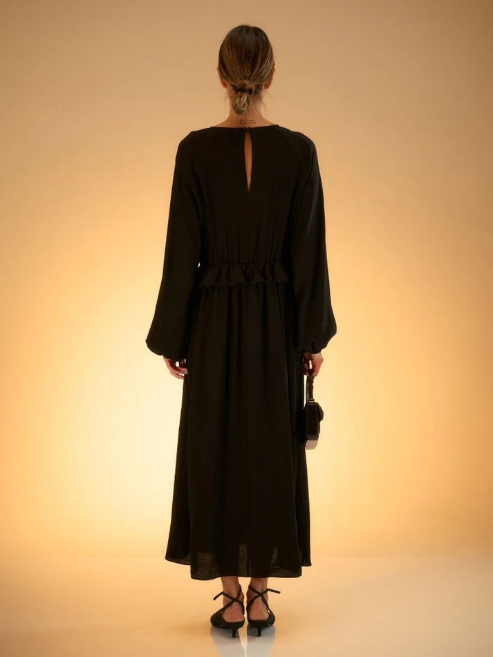 Платье фактурное с рюшем на талии, черный