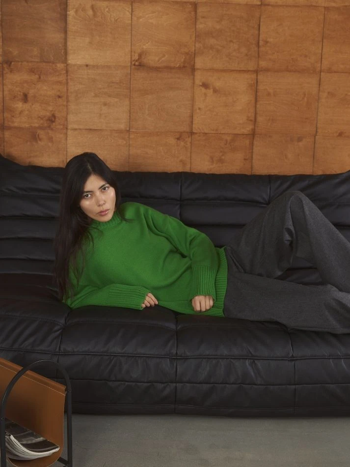 Джемпер объемный прямого кроя, зеленый