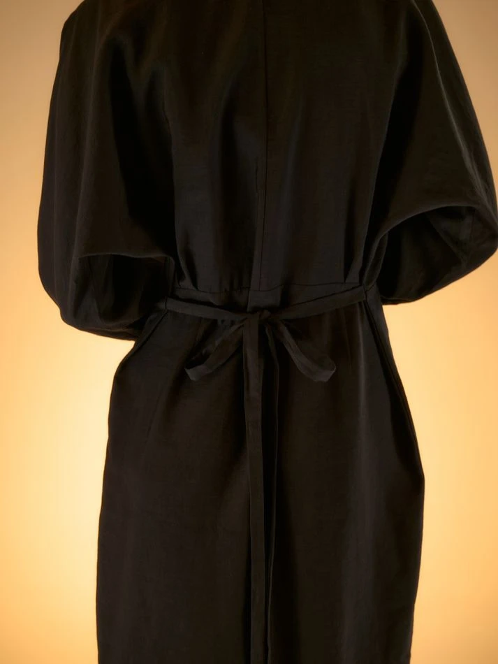 Платье-рубашка с защипами на талии, черный