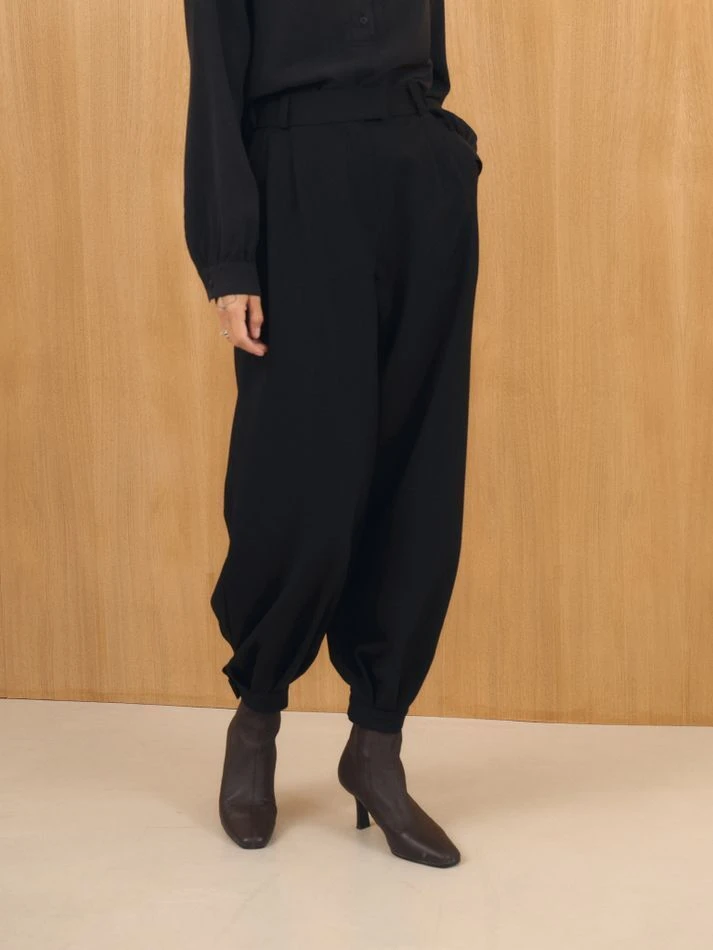 Брюки широкие с манжетами по низу, черный