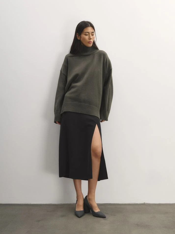 Свитер объемный с воротником-стойкой, хаки