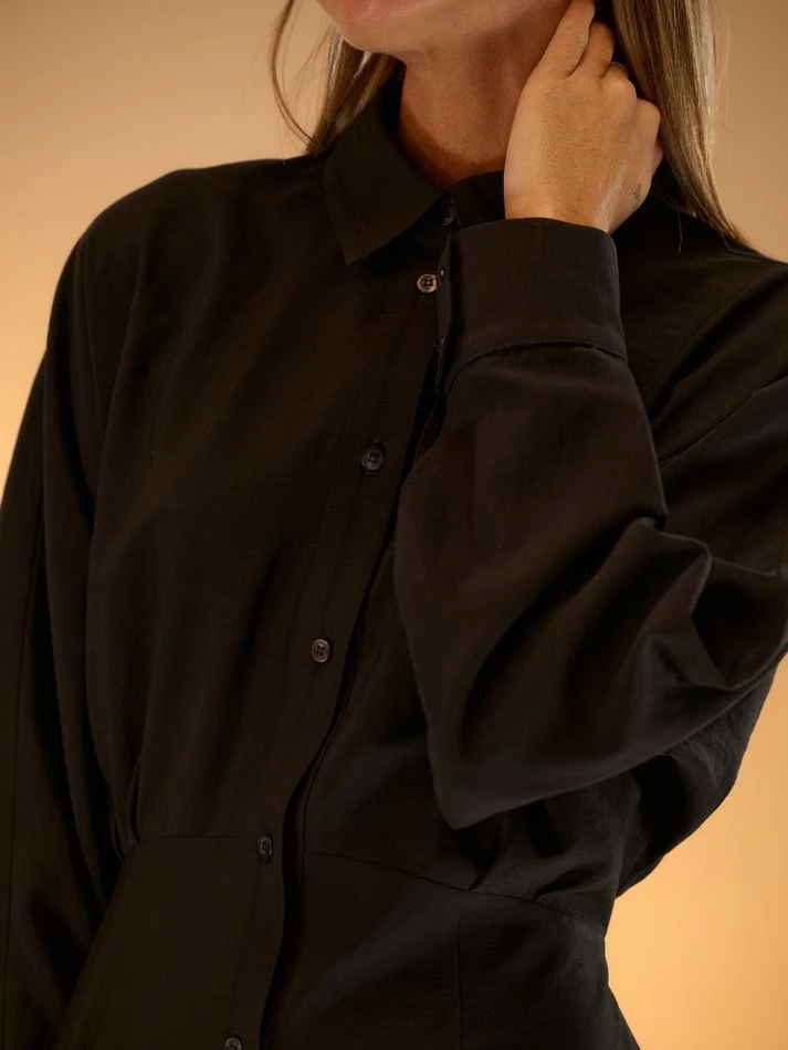 Платье-рубашка с защипами на талии, черный