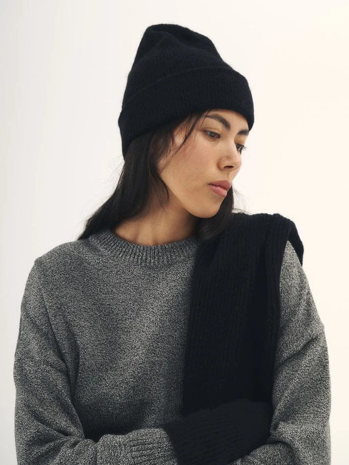 Шапка с мохером, черный