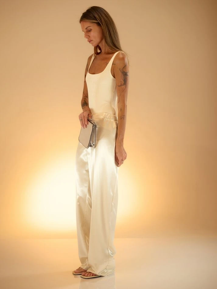 Боди мерцающее, молочный