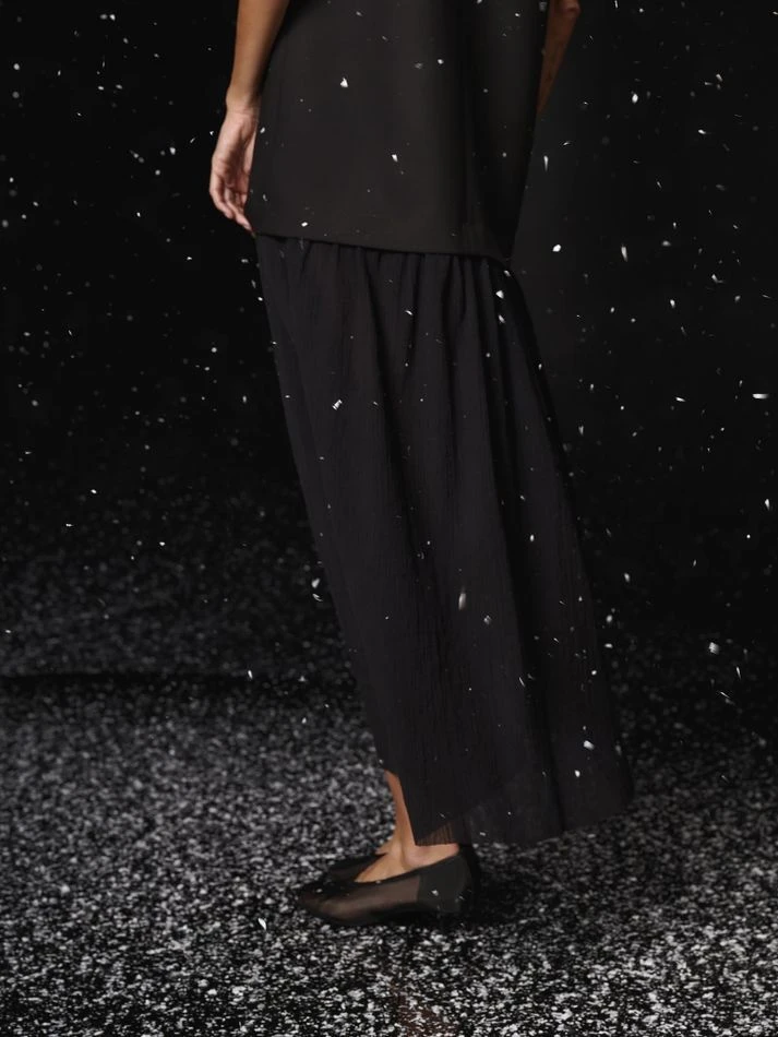 Платье макси с фактурной юбкой, черный