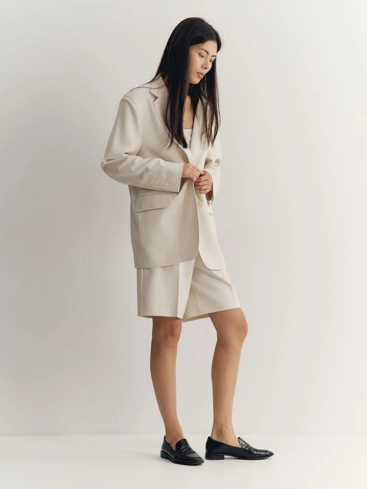 Бермуды из фактурной ткани, молочный