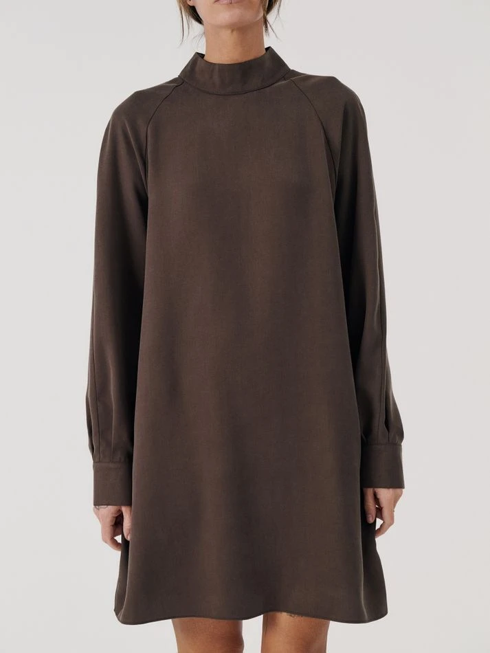 Платье мини с воротником-стойка, шоколадный