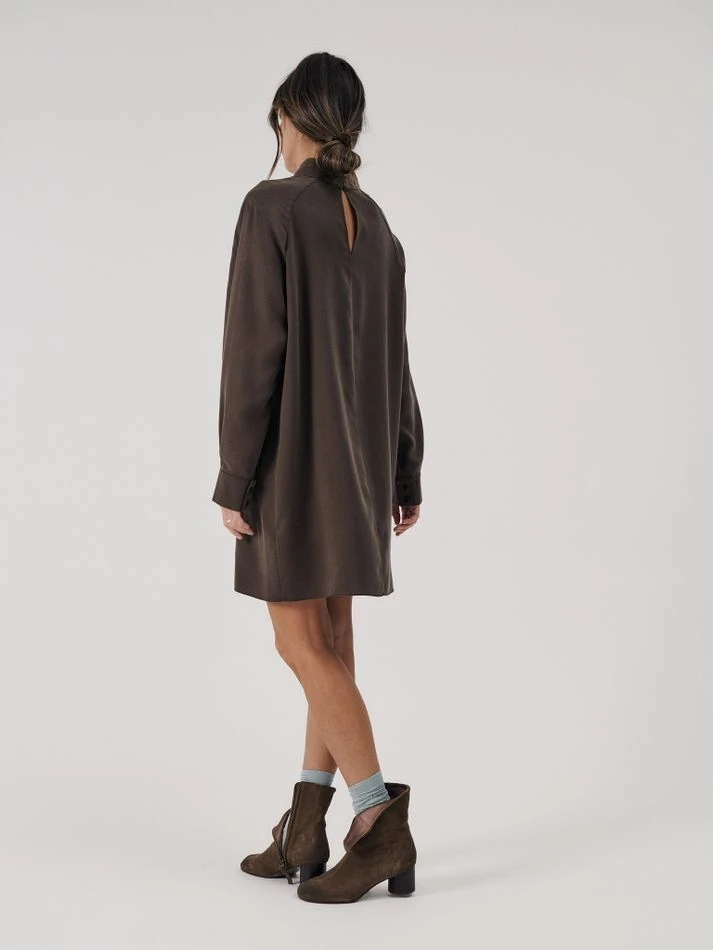 Платье мини с воротником-стойка, шоколадный