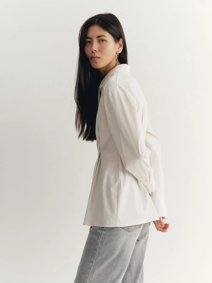 Рубашка приталенная с английским воротником, молочный