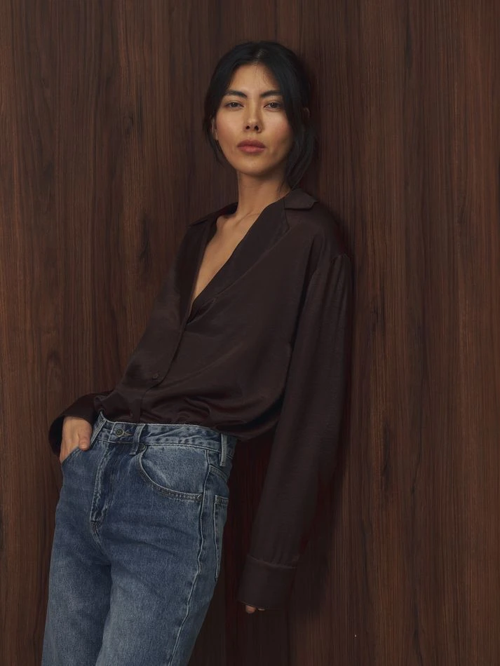 Рубашка из вискозы с английским воротником, шоколадный