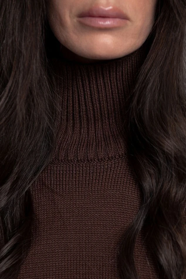 Свитер объемный с воротником-стойкой, шоколадный
