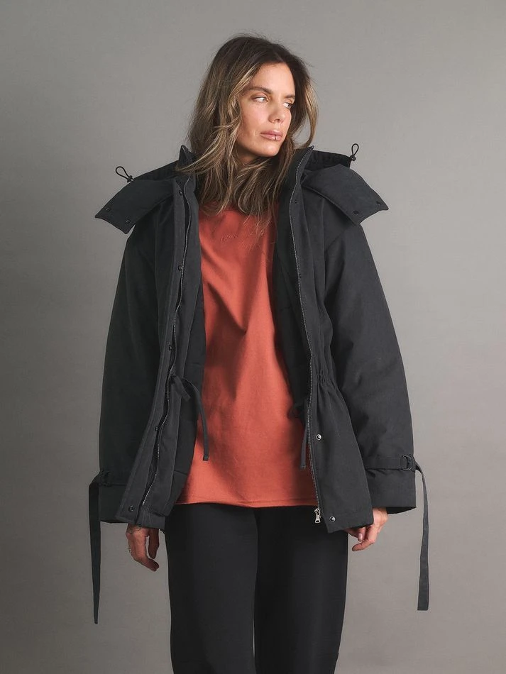 Куртка утепленная с капюшоном, черно-серый