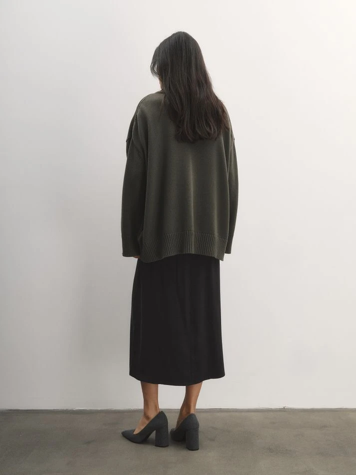 Свитер объемный с воротником-стойкой, хаки