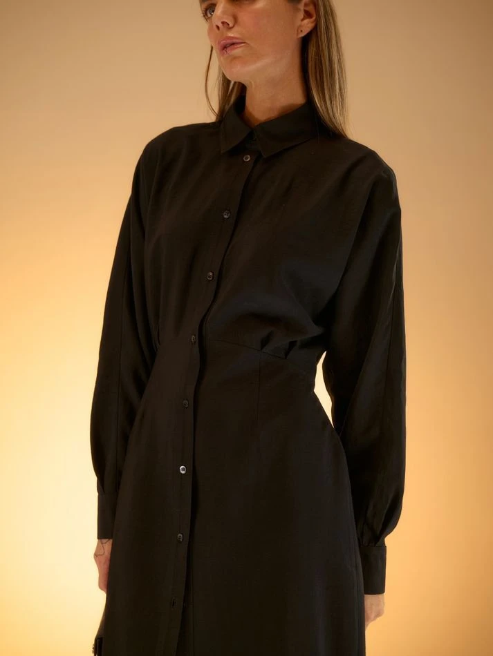 Платье-рубашка с защипами на талии, черный