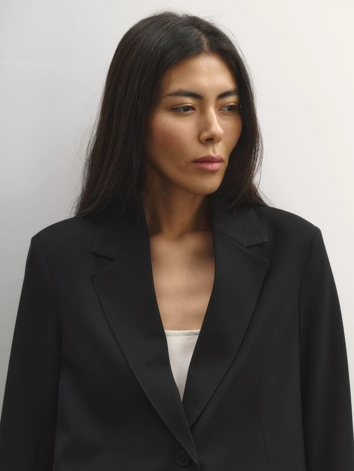 Жакет однобортный из фактурной ткани, черный