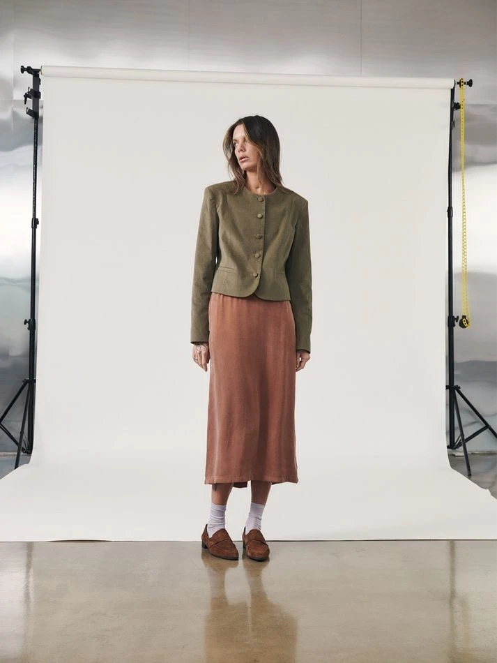 Жакет укороченный из бархата, оливковый