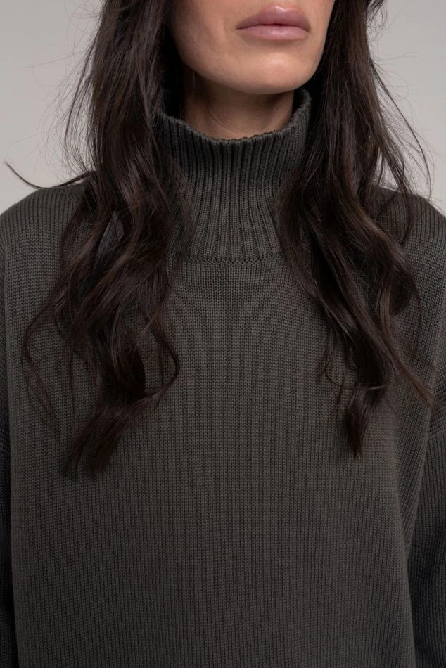 Свитер объемный с воротником-стойкой, хаки