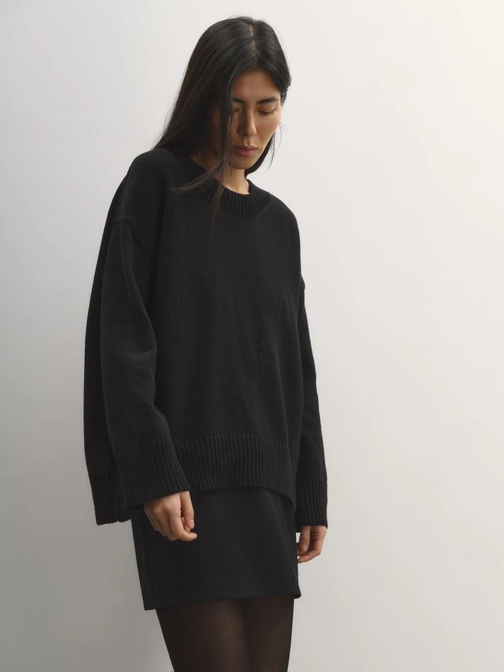 Джемпер объемный, черный