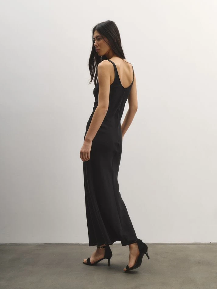 Комбинация прилегающего силуэта, черный