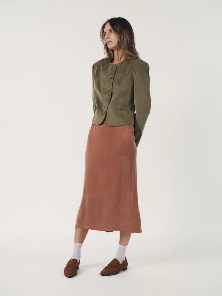 Жакет укороченный из бархата, оливковый