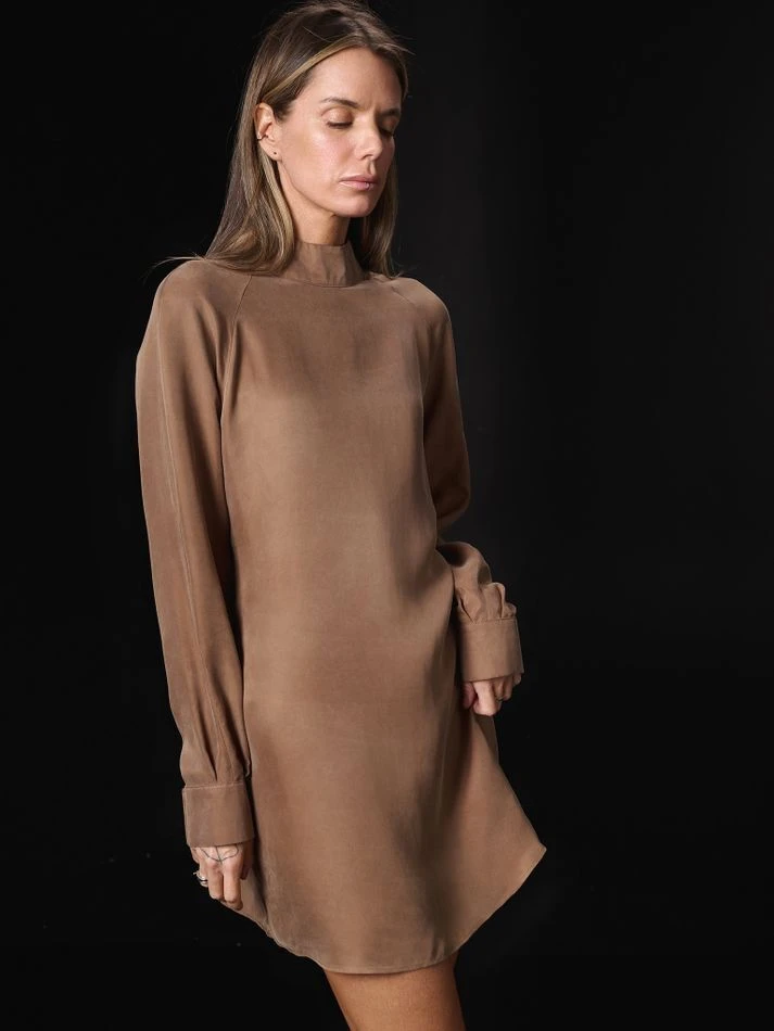 Платье мини с воротником-стойка, карамельный