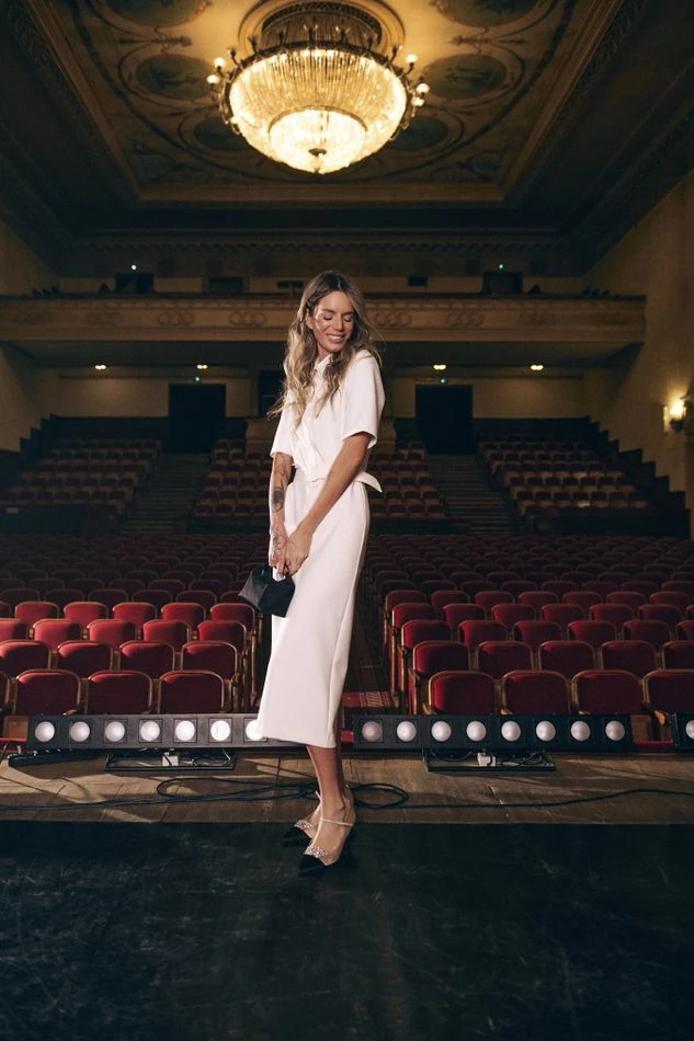 Платье миди с пуговицами на груди, молочный