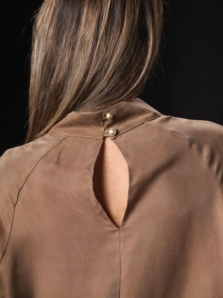 Платье мини с воротником-стойка, карамельный