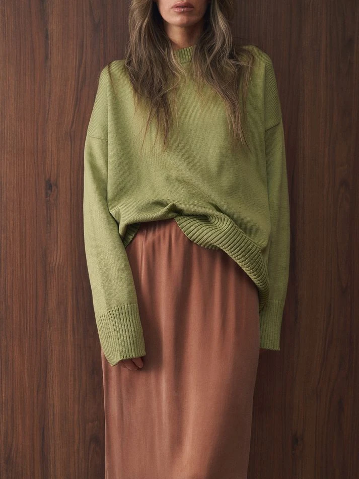 Джемпер гладкой вязки со спущенным плечом, фисташковый