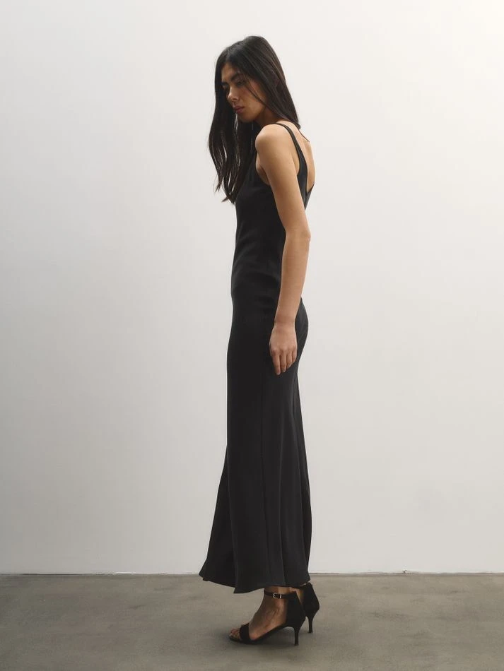 Комбинация прилегающего силуэта, черный