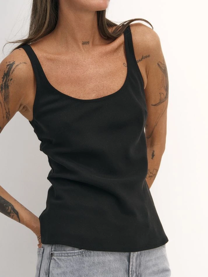 Топ полуприлегающего силуэта, черный