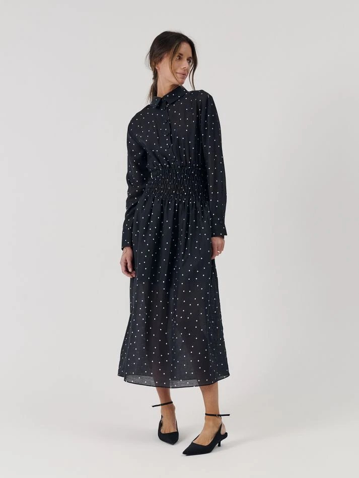Платье макси с акцентной талией, черный (принт: Горох)