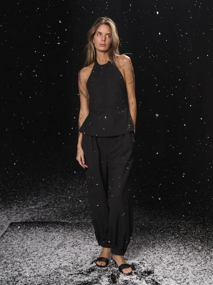 Топ с открытой спиной, черный