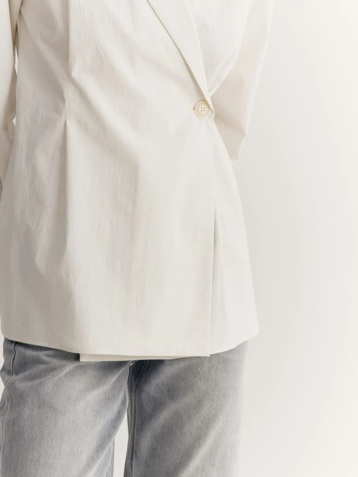 Рубашка приталенная с английским воротником, молочный