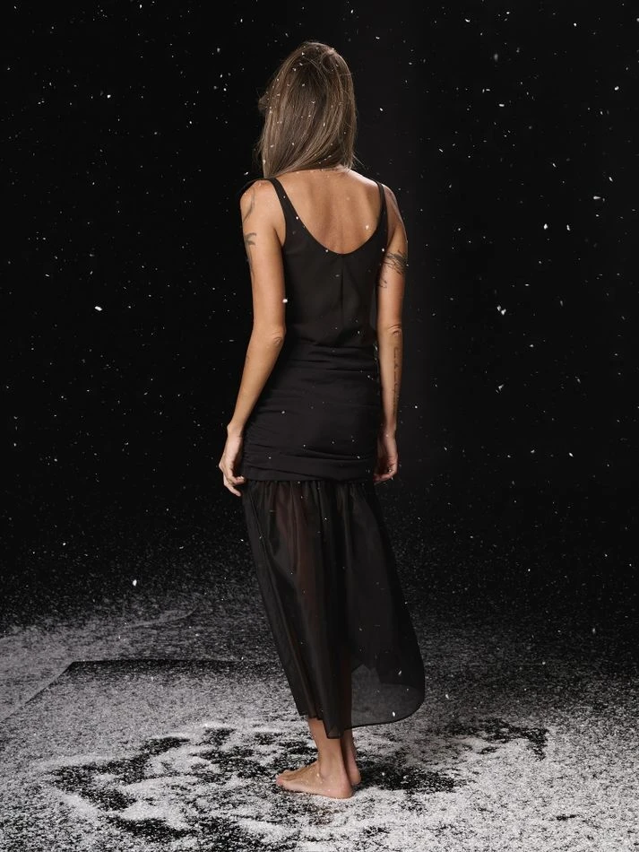 Топ полуприлегающего силуэта, черный