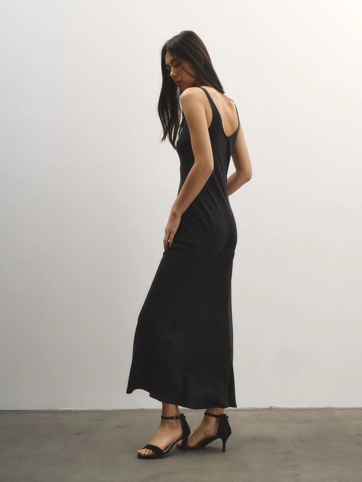 Комбинация прилегающего силуэта, черный