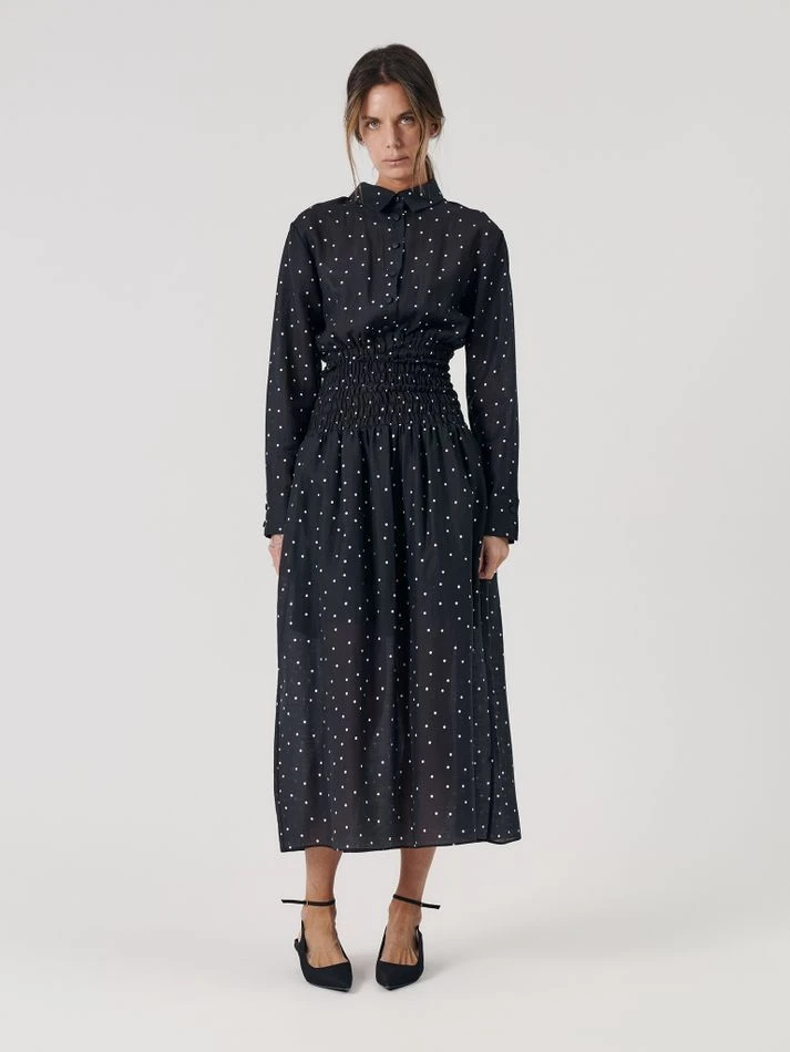 Платье макси с акцентной талией, черный (принт: Горох)