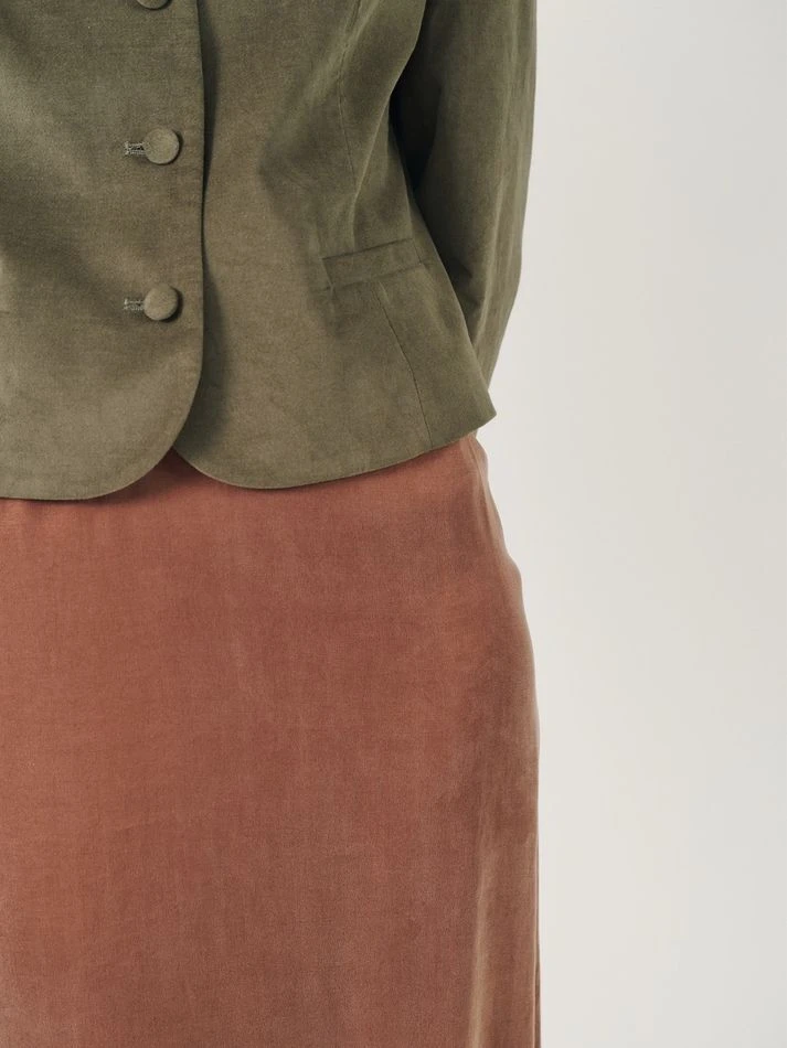 Жакет укороченный из бархата, оливковый