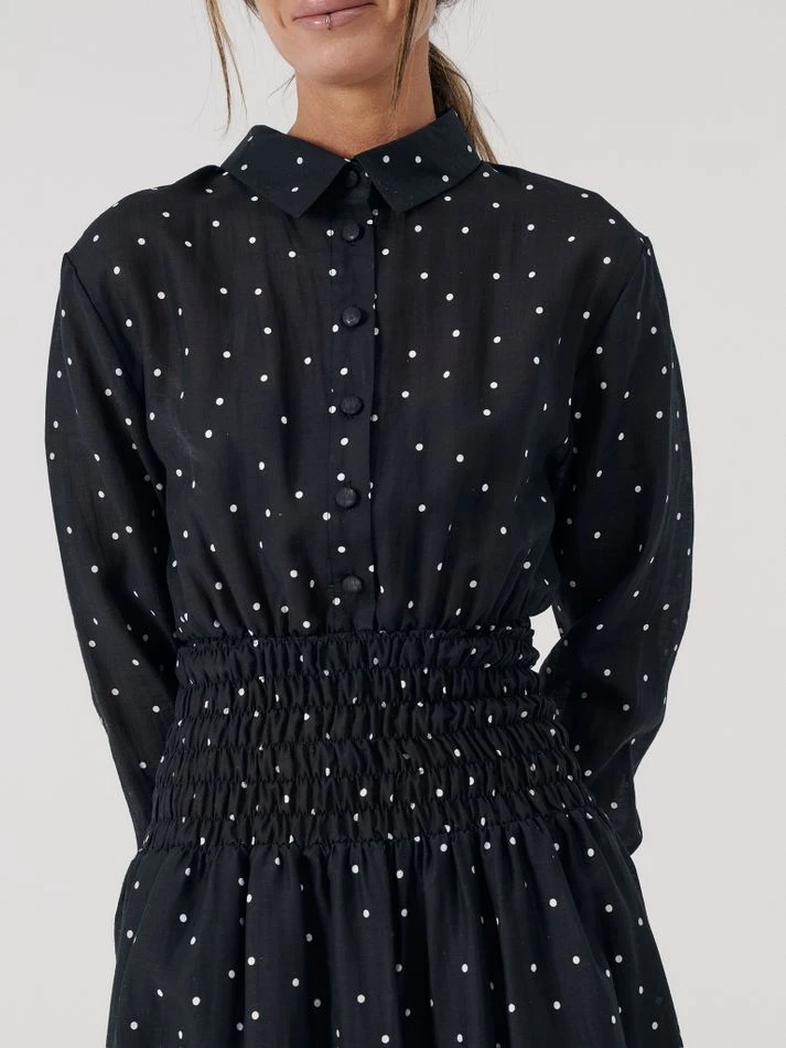 Платье макси с акцентной талией, черный (принт: Горох)